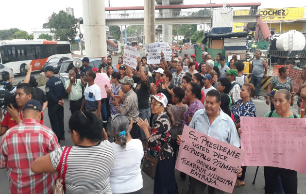 La protesta se extendió hasta las 9:00 a.m. cuando se movilizaron a la Alcaldía. /Foto: Cortesía