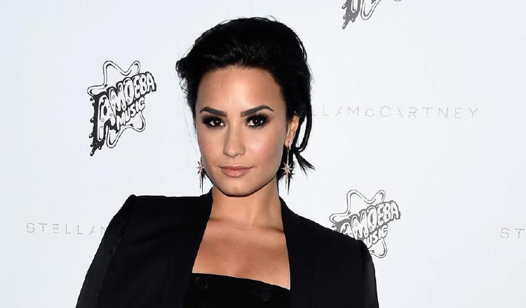 Demi canceló su gira para rehabilitarse.