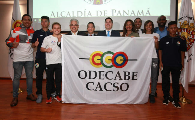 Panamá presenta la bandera de la Organización Deportiva Centroamericana y del Caribe (Odecabe). Foto:Anayansi Gamez 