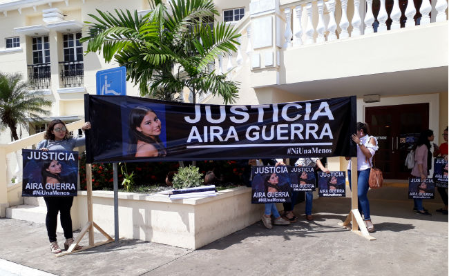 Desde el inicio del juicio, familiares de la joven exigen justicia. 