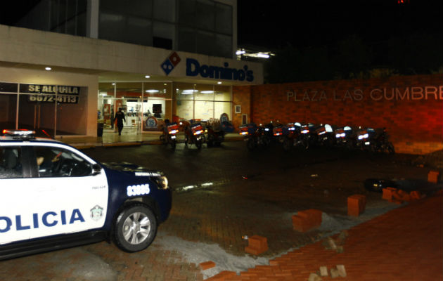 Unos delincuentes entraron a robar al local  y  dispararon. Foto: Alexander Santamaría.