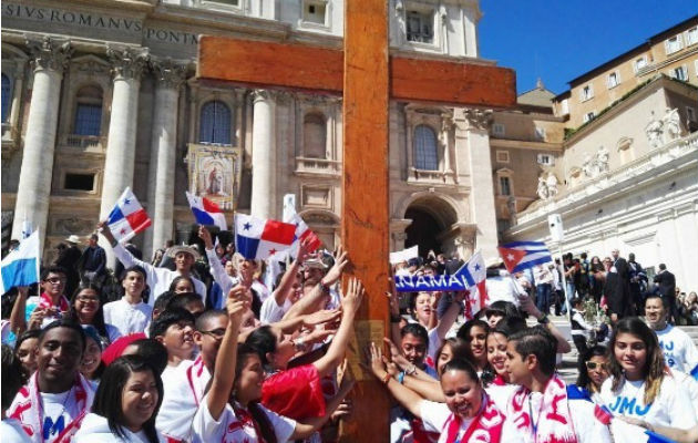 La Cruz peregrina viaja desde la iglesia Católica de Cartágo en Costa Rica y será entregada en el sector fronterizo de Paso Canoas entre Panamá.