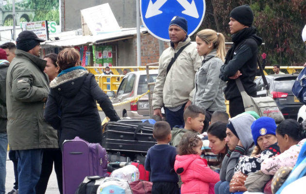 Los padres deberán demostrar la relación de filiación y parentesco a través de