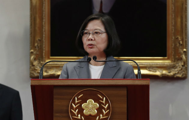 La presidenta de Taiwán, Tsai Ing-wen, habla sobre la decisión de El Salvador de romper relaciones para irse con China. FOTO/EFE 