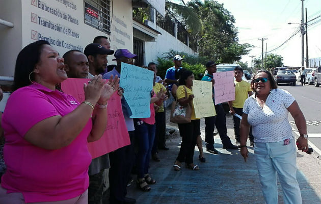 Los trabajadores, tienen más de 20 días sin cobrar su salario y tampoco le han dado el XIII mes. Foto/Eric Montenegro