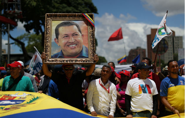 Chavistas respaldan medidas económicas de Maduro.
