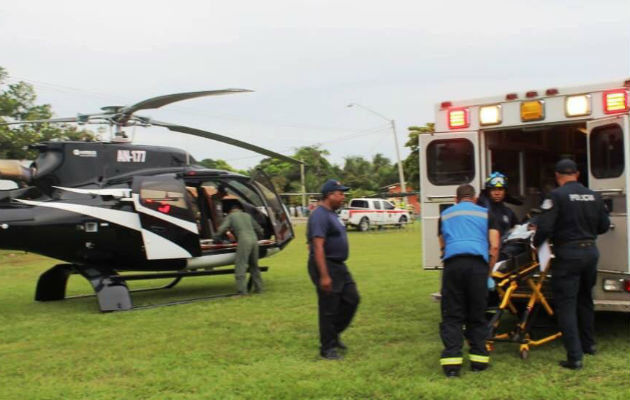 Policías heridos fueron trasladados vía aérea hacia la Ciudad de Panamá. Foto/Bomberos de Coclé