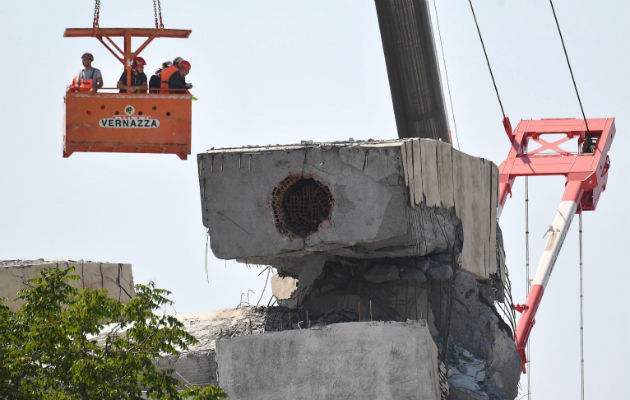 El puente colapsó el pasado 14 de agosto y causó la muerte de 43 personas. FOTO/EFE