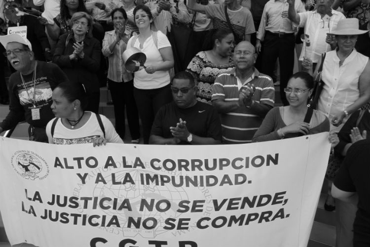 Panameños señalan errores e insuficiencias de la gestión gubernamental.