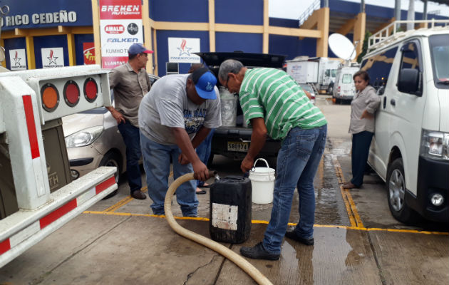 Se le proporcionó agua potable a la población por medio de carros cisternas. Foto/Thays Domínguez