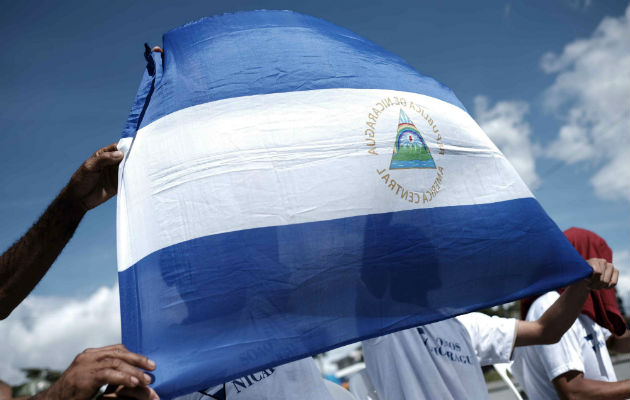 La Policía Nacional mantiene desplegado cientos de agentes desde la salida sur de Managua hasta Granada.