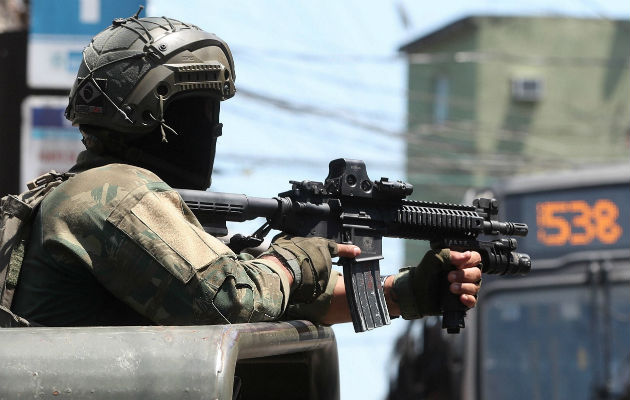 Soldado brasileño patrullando las calles. Foto: Archivo/Ilustrativa.