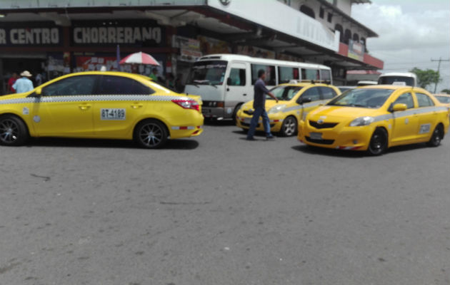 El antisocial trató que quitarle el auto al taxista. Foto/ Eric Montenegro