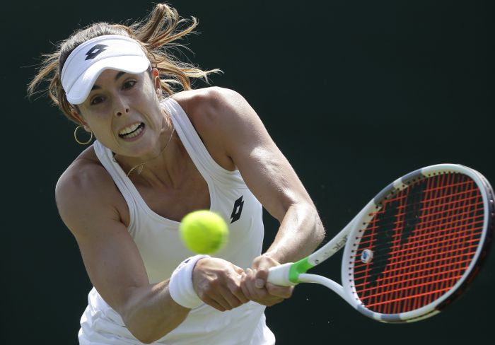 Alize Cornet recibió apoyo de otras colegas y de la organización del torneo. Foto AP