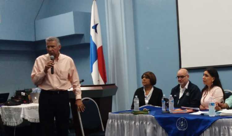 Durante el acto de licitación de las ambulancia para la CSS, Alfredo Martiz invitó a los trabajadores a seguir luchando por la entidad. Foto: Yaissel Urieta Moreno