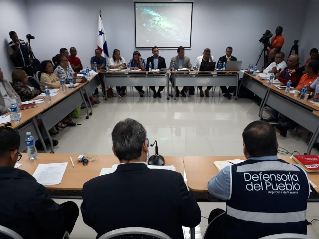 Defensoría del Pueblo es mediador en diálogo entre docentes y autoridades de Educación. Foto/VíctorArosemena