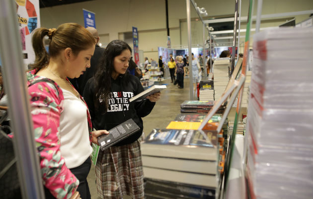 La Feria Internacional del Libro está llena de atracciones para toda la familia. La Feria Internacional del Libro está llena de atracciones para toda la familia.
