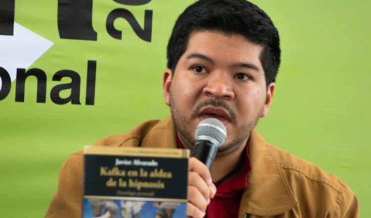 El poeta Javier Alvarado en la FILCR 2018. /Foto Facebook.