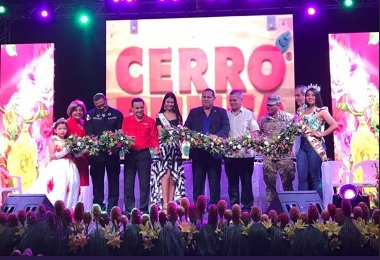 Rosa Iveth Montezuma  en la inauguración de Parada de Las Flores. Foto: Instagram