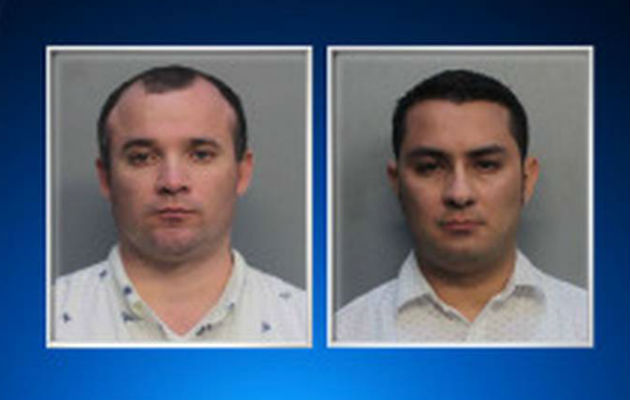 Diego Berrio (izq.) y Edwin Giraldo Cortez fueron detenidos en Miami Beach. Foto: el Nuevo Herald/Miami.