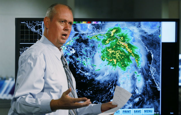 Es inminente la llegada de Gordon a la costa central del Golfo de México.