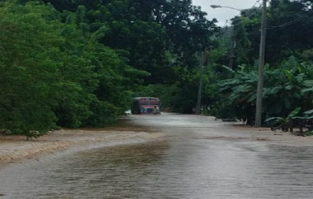 En Colón, las lluvias han provocado inundación en las vías principales. / Foto: Panamá América