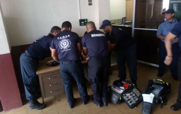  Los bomberos atendieron a la menor y salvaron su vida. Foto: Cortesía.