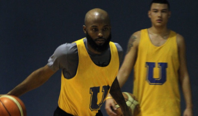 Brad Da Costa en el entrenamiento de Universitario. /Foto LPB