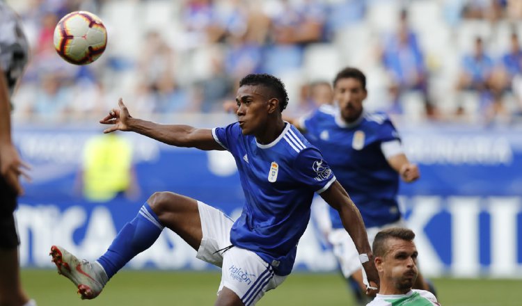 Edgar Yoel Bárcenas ha tenido buen inicio con el Real Oviedo. /Foto @RealOviedo