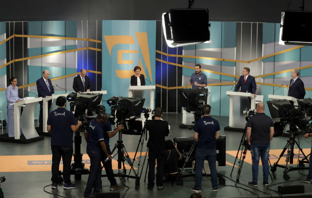 Los candidatos presidenciales, lamentaron lo ocurrido contra Jair Bolsonaro, quien fue apuñalado. FOTO/EFE