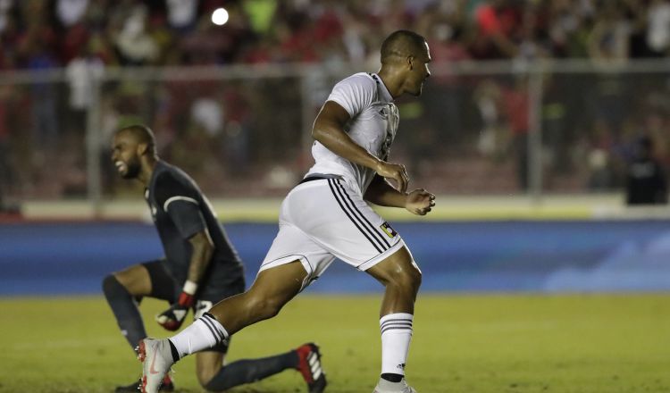 Salomón Rondón celebra tras anotar un gol contra Panamá en el Rommel Fernández. /Foto EFE