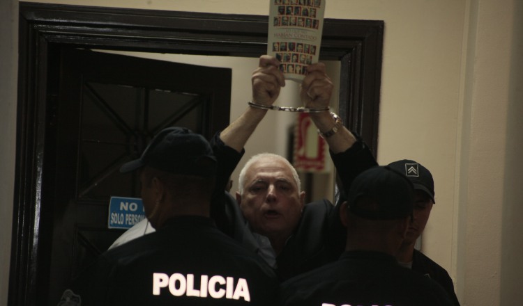 El expresidente Ricardo Martinelli denunció que, tras las retractaciones de algunos testigos en el caso que se les sigue a  Alejandro Garuz y Gustavo Pérez, un familiar de Rolando López lo amenazó. Víctor Arosemena