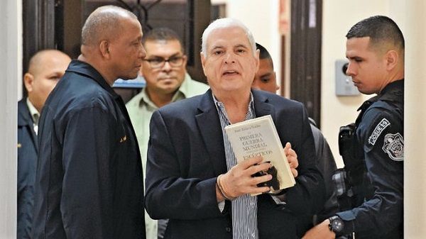 Ricardo Martinelli asegura que es inocente y que se trata de un juicio político en su contra. / Foto: Archivo.