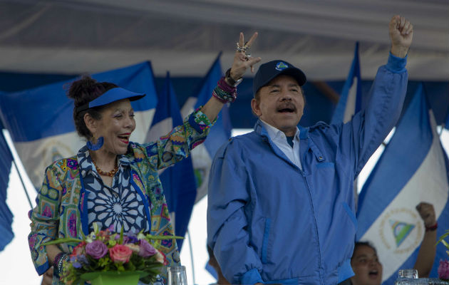 Rosario Murillo (izq) junto al presidente de Nicaragua Daniel Ortega en un mitin sandinista. Foto: Archivo/Ilustrativa  