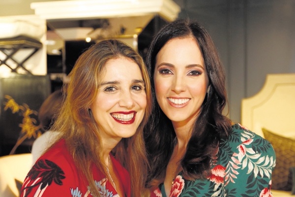 6.  Aliana Sobrino de Reyes y Claudia de Roux de Sobrino.