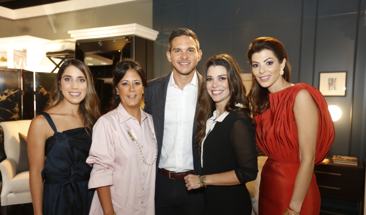 1.  Raquel Falic, Alexandra de Orillac, Andrew Fage, Cuqui Dahgren e Inés Zanetti.