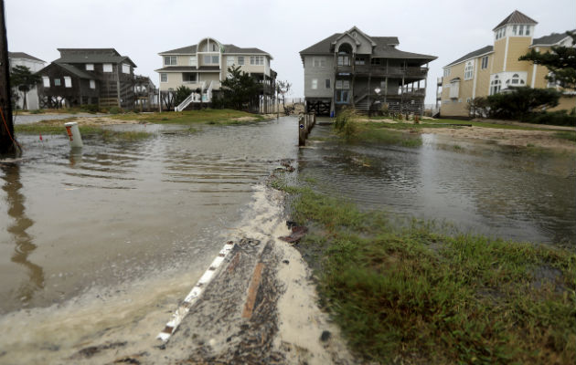 Los primeros efectos del huracán Florence llegan a Hatteras Island el jueves. AP