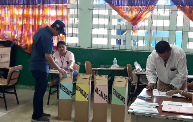 Los miembros del PRD en Chiriquí acudieron en masa a votar. Foto/Mayra Madrid