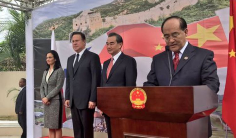 Juan Carlos Varela no descartó establecer Embajada China en Amador. 
