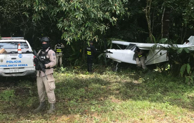 La aeronave categoría ultraligero cuenta con espacio para dos personas y las autoridades realizan todas las investigaciones ya que no se descarta que la misma pertenezca a Panamá. Foto/Mayra Madrid