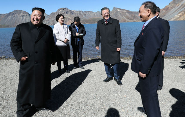 Dicho y hecho: Kim invitó a Moon y su delegación a Paektu, y tras viajar en jet desde Pionyang