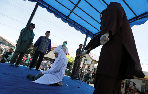 La pena se ejecutó en un espacio situado frente a la mezquita Al Wustha de Banda Aceh, la capital provincial.