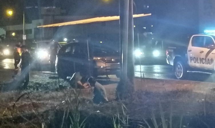 Tras la balacera en el baile con Ulpiano Vergara, se dio una persecución policial en la Vía Interamericana, la cual finalizó cerca de Felipillo con tres detenidos. Foto @TraficoCPanama 