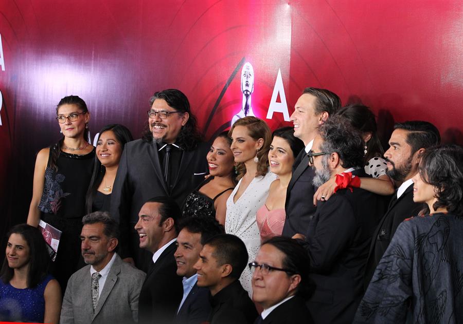 El elenco de 'Roma' posa en la alfombra roja de unos premios. Foto: EFE