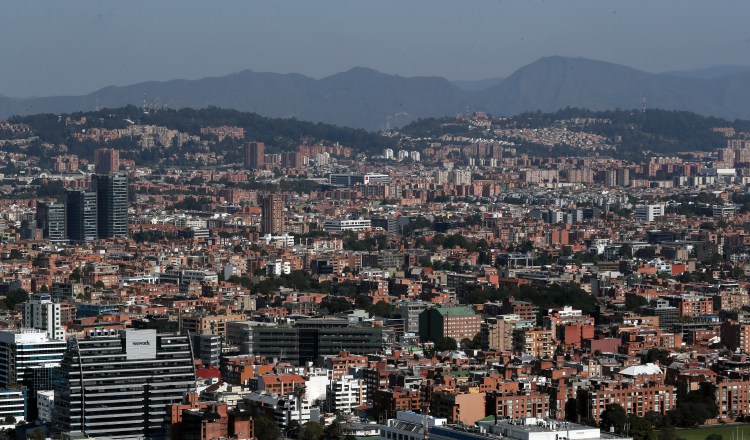 El consorcio APCA Transmimetro, conformado por las empresas chinas Harbour Engineeering Company Limited y Xi'An Metro Company Limited, ganó la licitación para construir y operar la primera línea del metro de Bogotá.