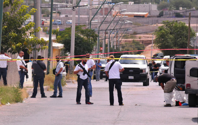 Los bloqueos de los sicarios, presuntamente gente del cartel de las drogas de Sinaloa, se extendieron a las salidas de la ciudad. Foto: EFE.