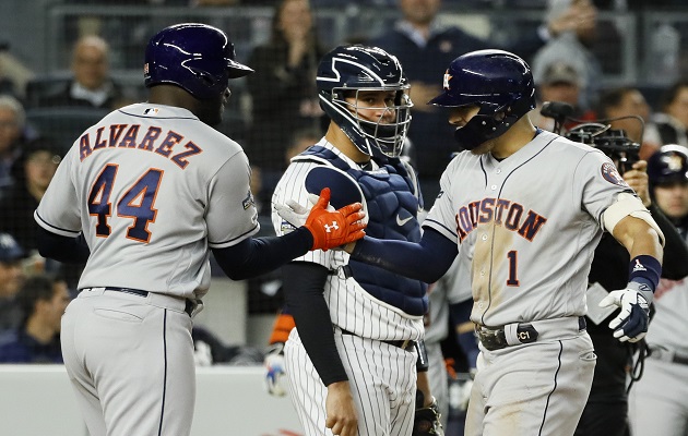 Carlos Correa de los Astros (der.) festeja. Foto:AP