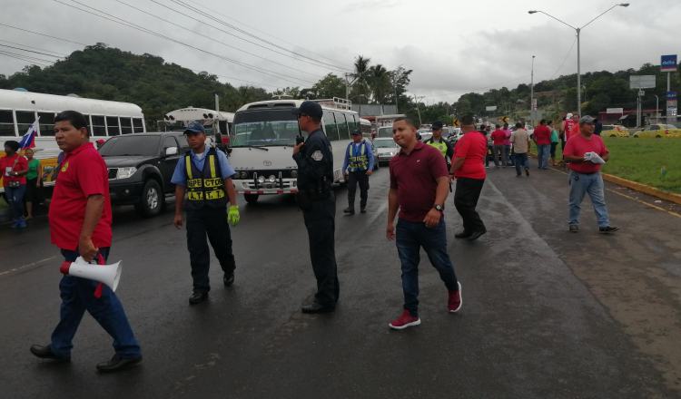 Los transportistas de Panamá Oeste mantuvieron la vía cerrada por una hora. 