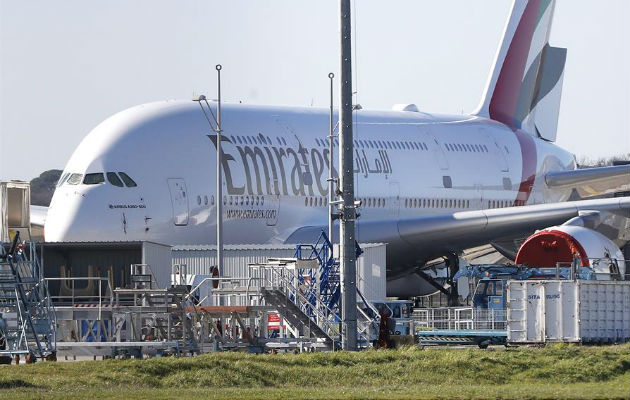 Hay dos razones legales que podrían impedirle a Emirates arrancar operaciones en México.
