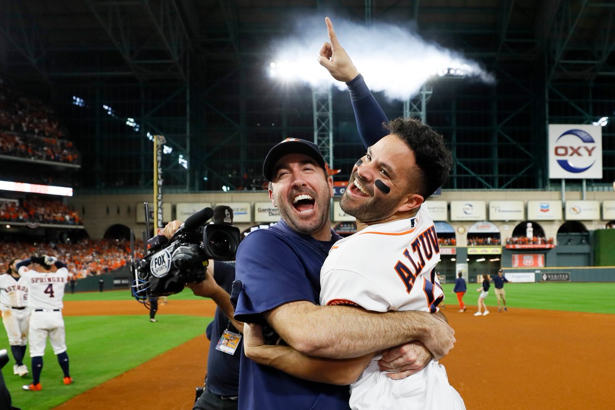 José Altuve celebra. Foto: @MLB